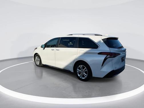 2022 Toyota Sienna Platinum