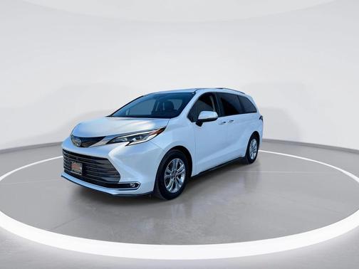 2022 Toyota Sienna Platinum
