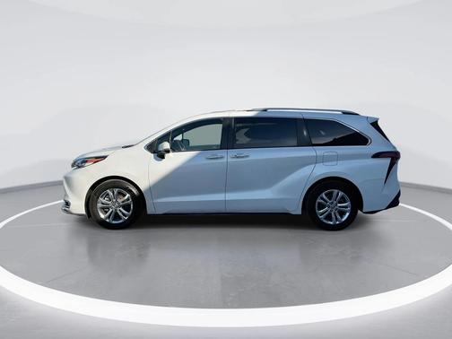 2022 Toyota Sienna Platinum