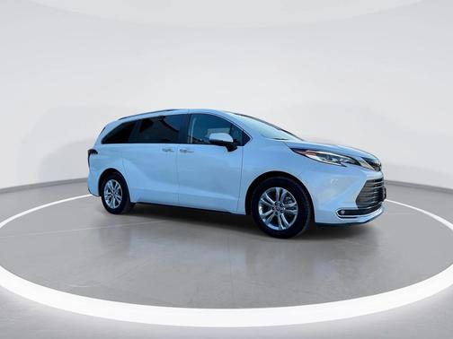 2022 Toyota Sienna Platinum