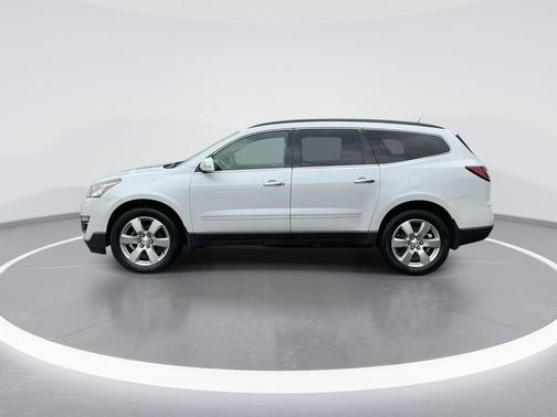 Iridescent Pearl Tricoat 2017 Chevrolet Traverse Premier