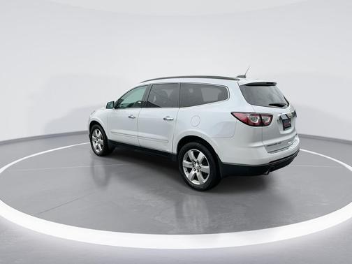 Iridescent Pearl Tricoat 2017 Chevrolet Traverse Premier