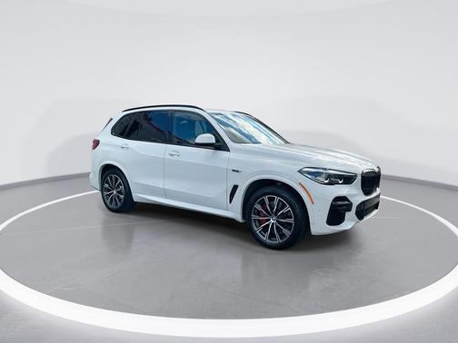 Alpine White 2023 BMW X5 PHEV xDrive45e