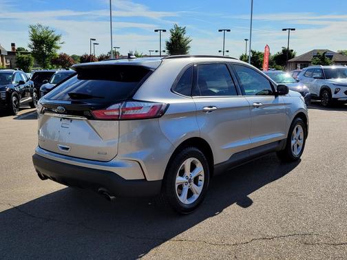 Iconic Silver 2020 Ford Edge SE
