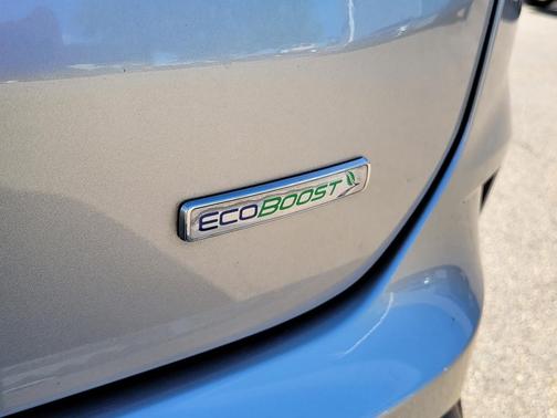 Iconic Silver 2020 Ford Edge SE