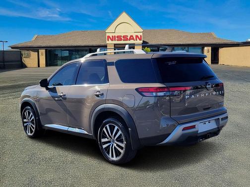 2024 Nissan Pathfinder Platinum 4WD