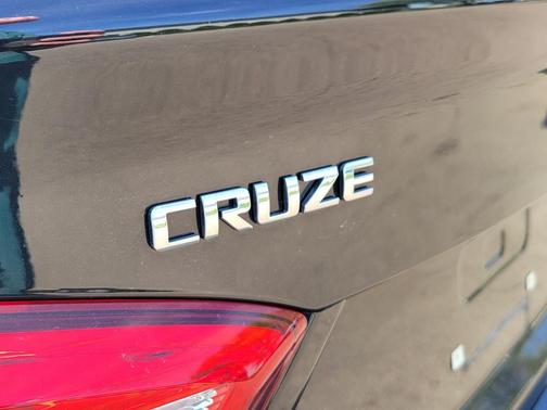 Mosaic Black Metallic 2019 Chevrolet Cruze LT