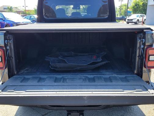 Granite Crystal Metallic Clearcoat 2023 Jeep Gladiator Rubicon