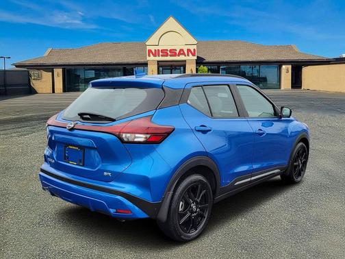 2023 Nissan Kicks SR