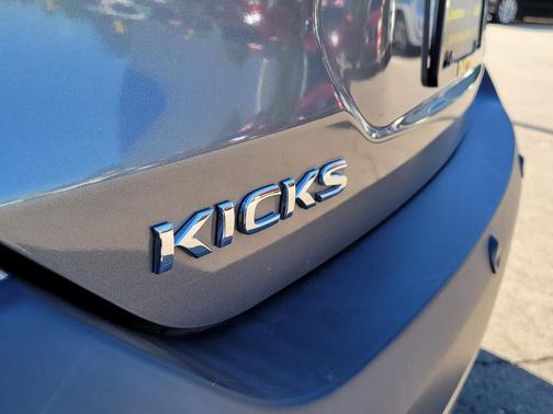 2020 Nissan Kicks SR