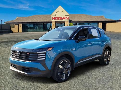 Arctic Ice Blue Metallic/Super Black 2025 Nissan Kicks SR