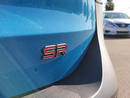 Arctic Ice Blue Metallic/Super Black 2025 Nissan Kicks SR