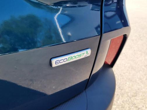 Dark Persian Green Metallic 2020 Ford Escape SE