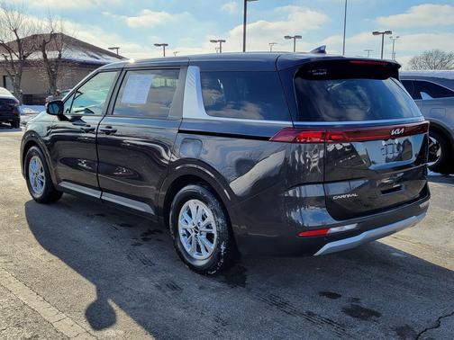 2024 Kia Carnival LX