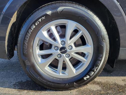 2024 Kia Carnival LX