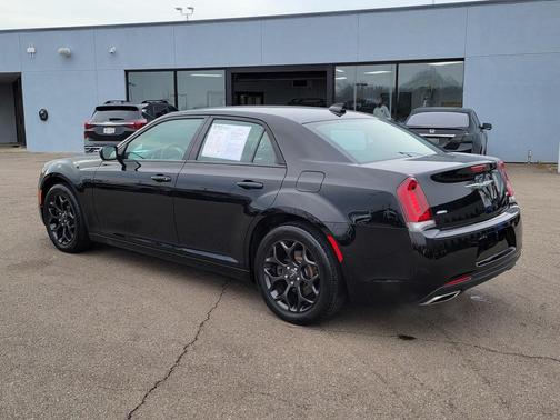 Gloss Black 2019 Chrysler 300 Touring