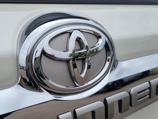 Blizzard Pearl 2023 Toyota 4Runner Limited