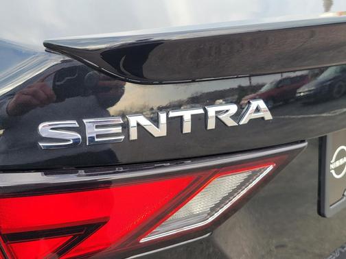 Super Black 2023 Nissan Sentra SR