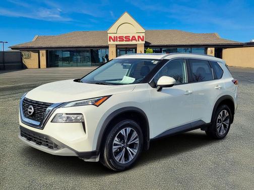 Pearl White Tricoat 2023 Nissan Rogue SV
