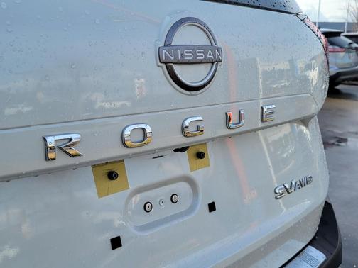 Pearl White Tricoat 2023 Nissan Rogue SV