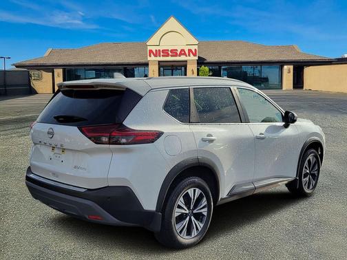 Pearl White Tricoat 2023 Nissan Rogue SV