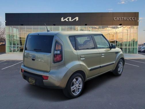 Alien 2010 Kia Soul +