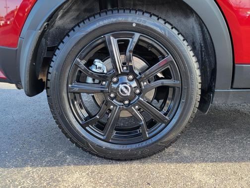 2022 Nissan Kicks SR