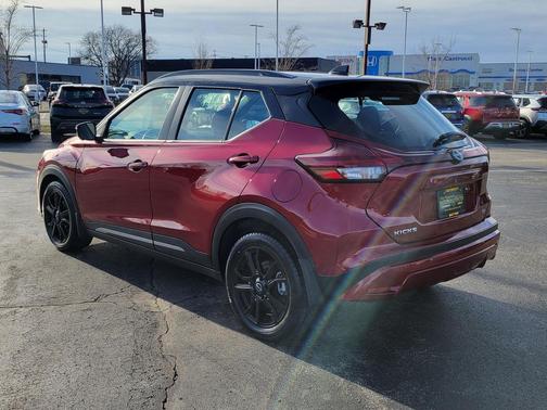 2022 Nissan Kicks SR