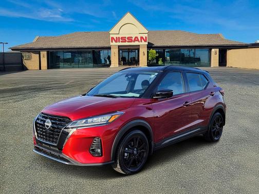 2022 Nissan Kicks SR
