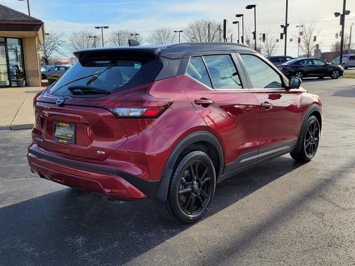 2022 Nissan Kicks SR