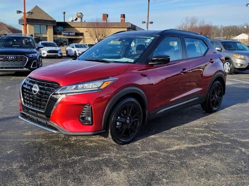 2022 Nissan Kicks SR