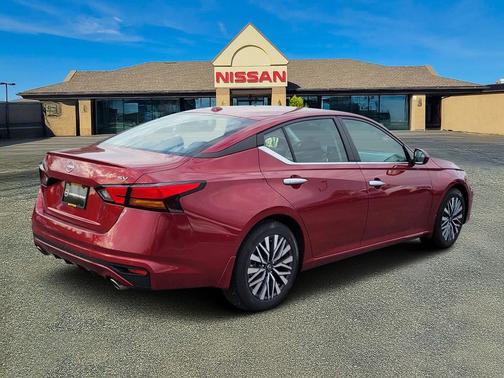 Scarlet Ember 2024 Nissan Altima 2.5 SV