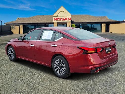 Scarlet Ember 2024 Nissan Altima 2.5 SV