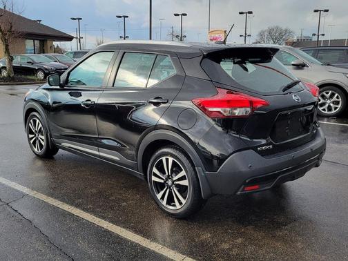 2020 Nissan Kicks SR
