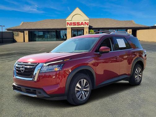2023 Nissan Pathfinder SL 4WD