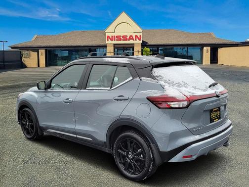 2023 Nissan Kicks SR