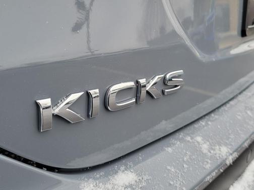 2023 Nissan Kicks SR