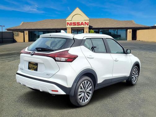 2023 Nissan Kicks SV