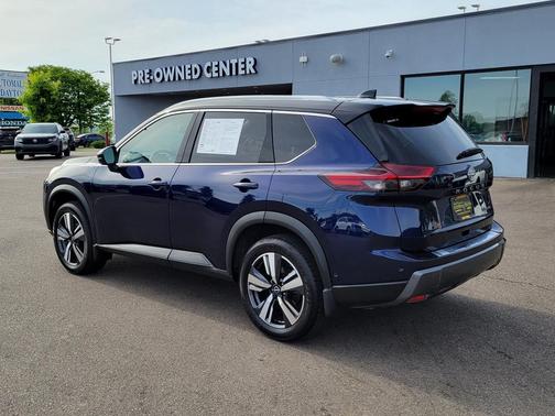Deep Ocean Blue Pearl/Super Black 2025 Nissan Rogue SL