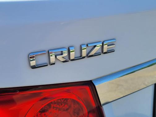 Summit White 2014 Chevrolet Cruze 1LT