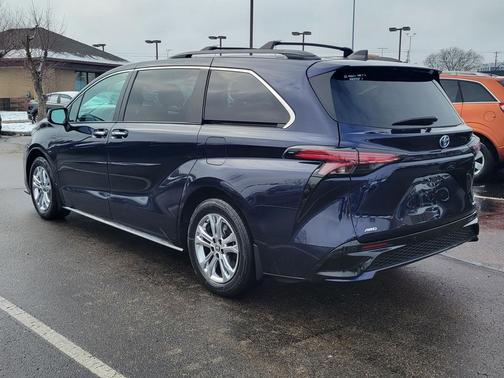 2022 Toyota Sienna XSE 7 Passenger