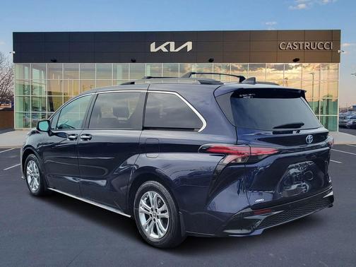 2022 Toyota Sienna XSE 7 Passenger