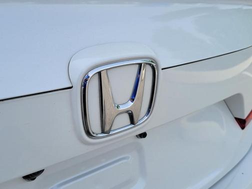 Platinum White Pearl 2018 Honda Accord LX