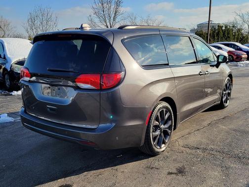 2018 Chrysler Pacifica Touring-L Plus