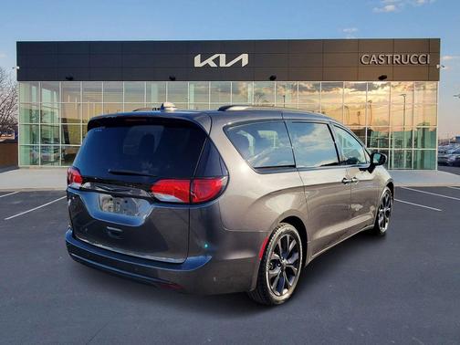 2018 Chrysler Pacifica Touring-L Plus