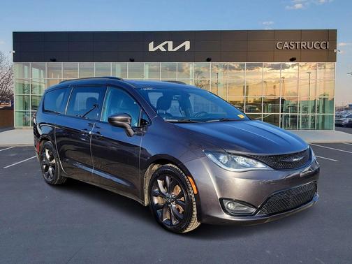 2018 Chrysler Pacifica Touring-L Plus