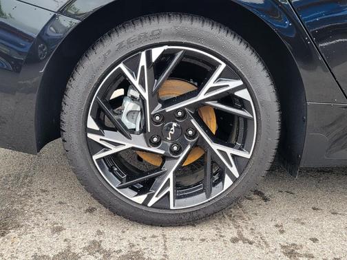 Aurora Black Pearl 2025 Kia K5 GT-Line