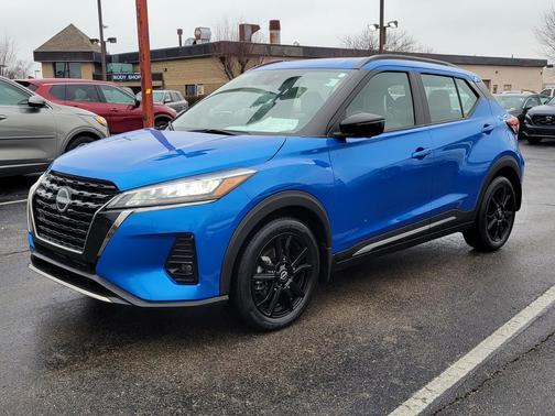 2023 Nissan Kicks SR