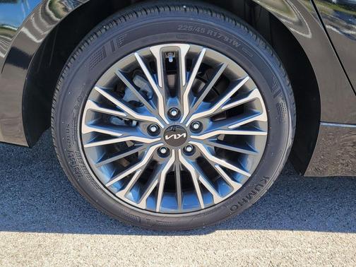 Aurora Black 2024 Kia Forte GT-Line