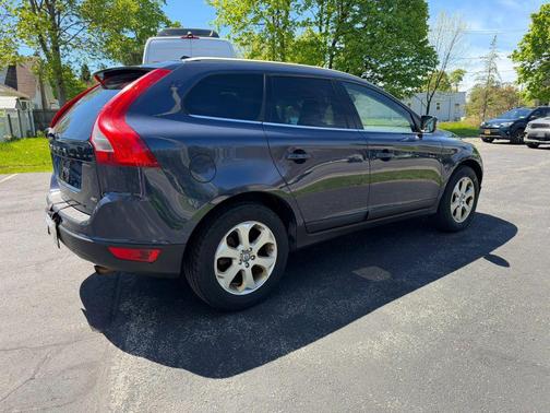 Blue 2013 Volvo XC60 3.2